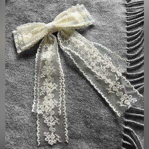 Beautiful white lace bow hair clip